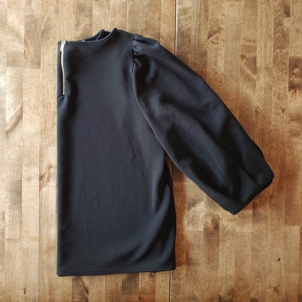 Black‎ blouse